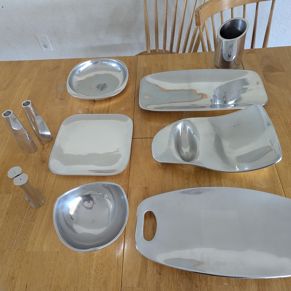 Silver Serveware Dining Set with Modern Minimalist Design